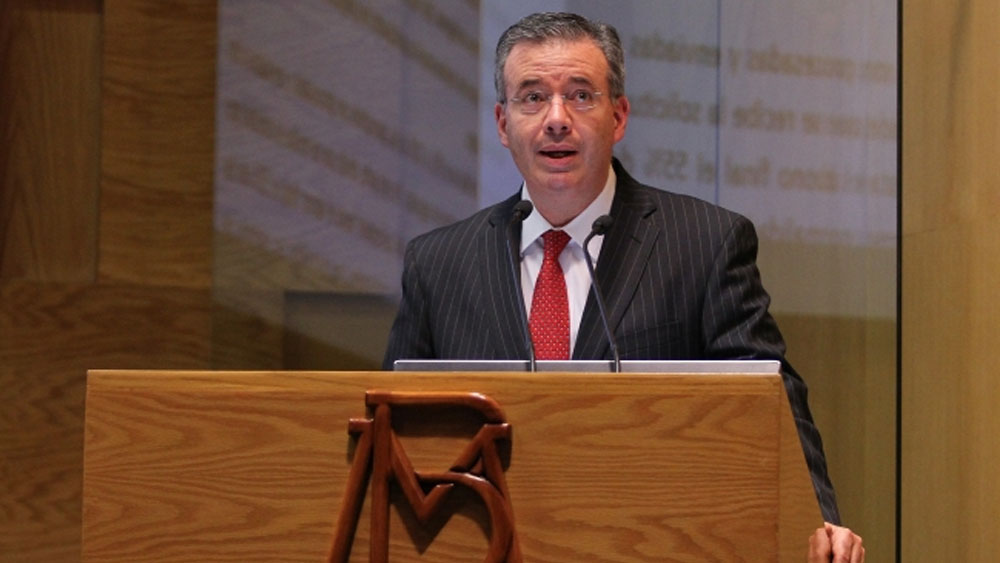 Alejandro Díaz de León destaca solidez económica de México