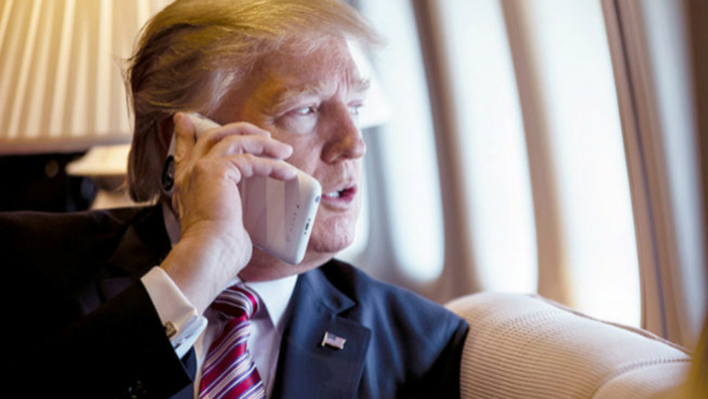Los teléfonos de Trump: un problema de seguridad nacional para EE.UU.