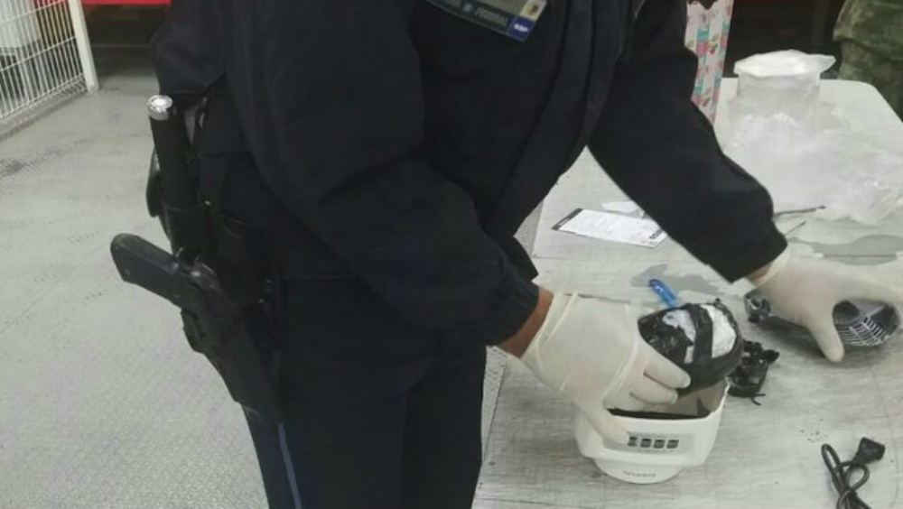 Interceptan licuadora con droga en Aeropuerto de Querétaro