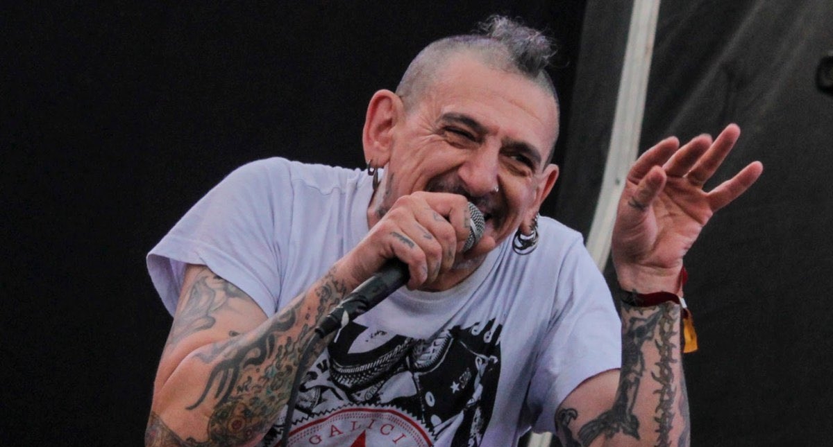Denuncian a cantante de punk español por insultos a la Guardia Civil - evaristo-paramos-2