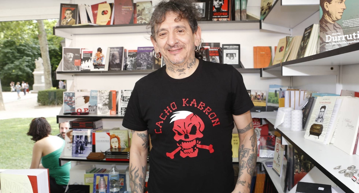 Denuncian a cantante de punk español por insultos a la Guardia Civil