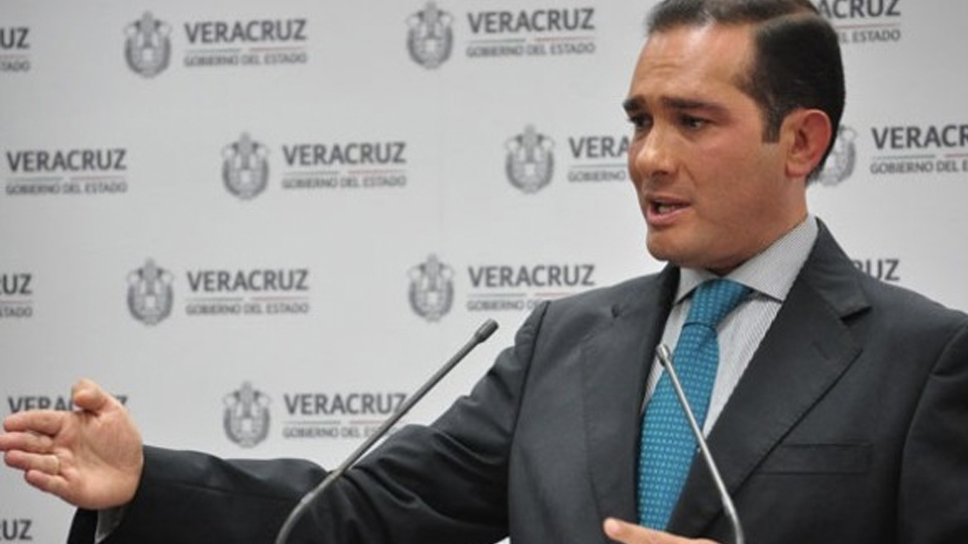 Interpol emite ficha roja contra exfiscal de Veracruz