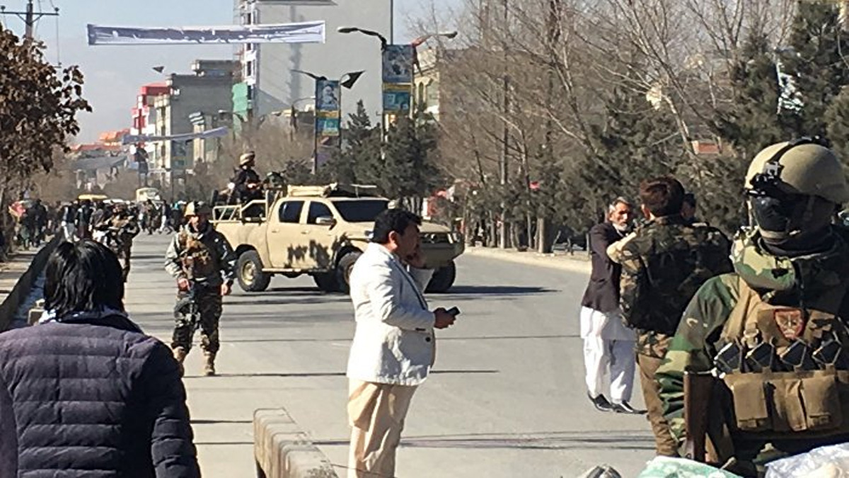 Mueren dos soldados en atentado al sur de Afganistán - explosion-coche-bomba-afganistan