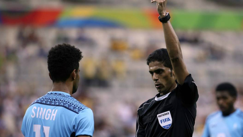 FIFA deja fuera de Mundial 2018 a silbante acusado de soborno