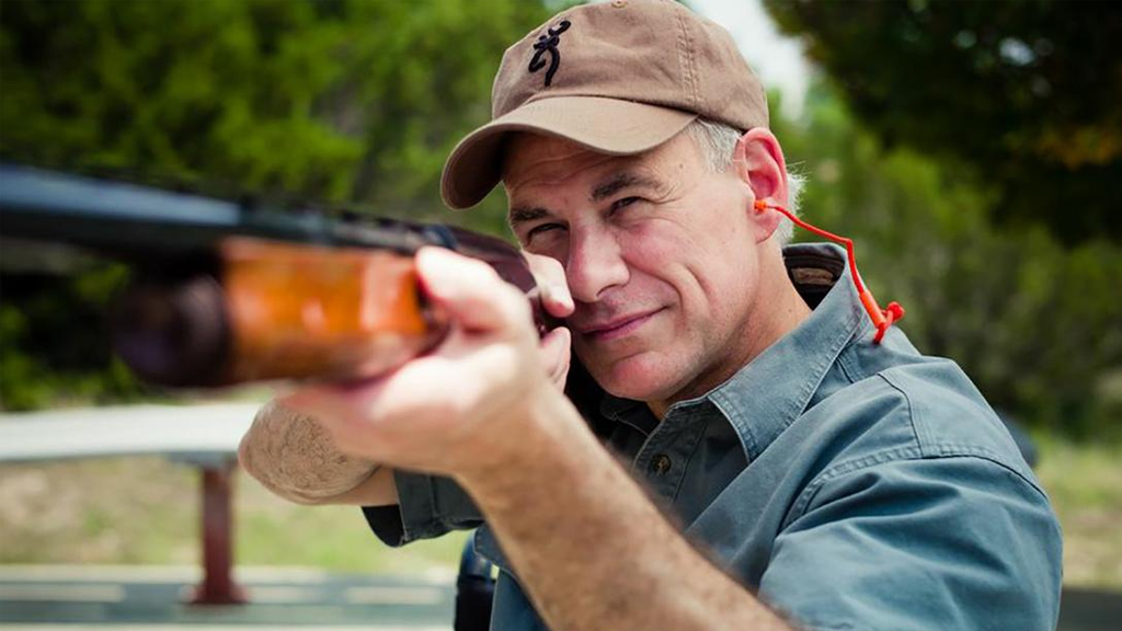 Gobernador de Texas retira escopeta como premio de sorteo