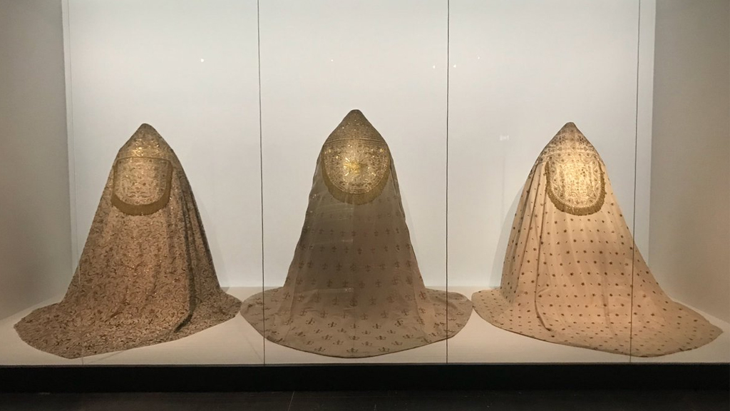 'Heavenly Bodies': la influencia del catolicismo en la moda - heavenly-bodies-museo-de-arte-metropolitano-10