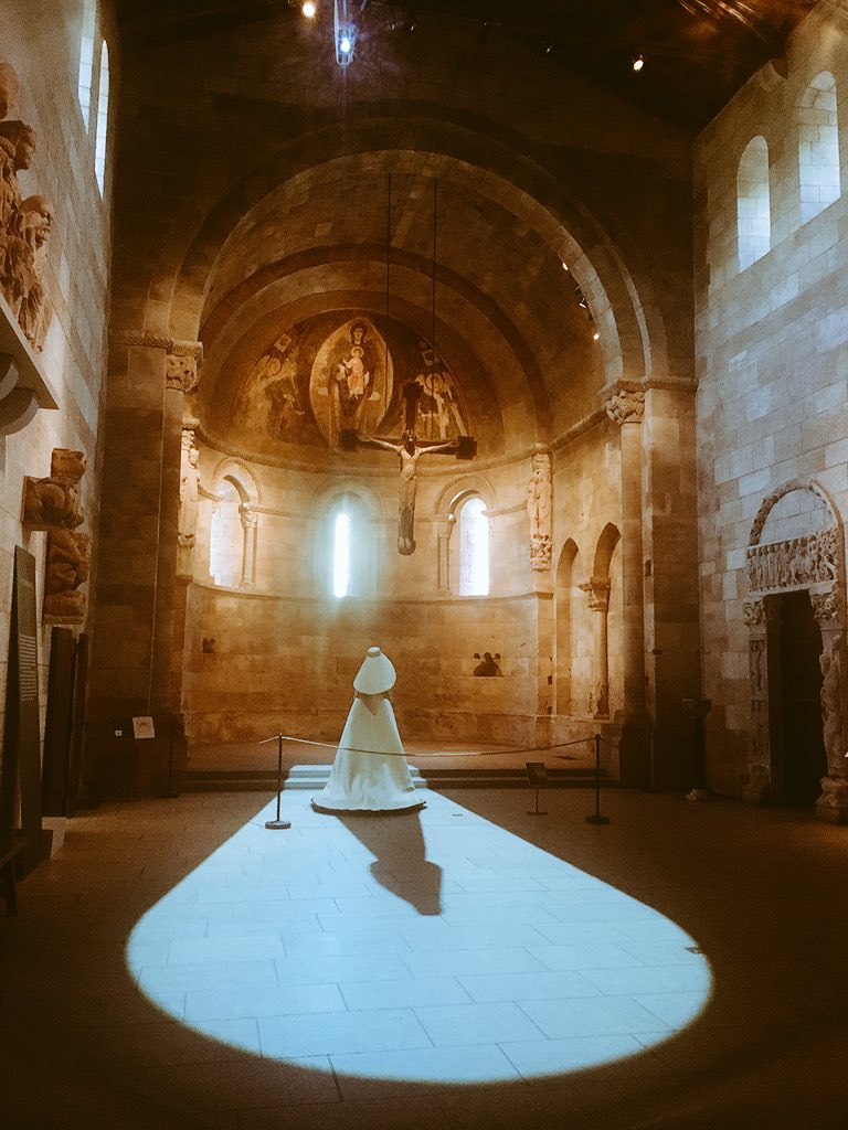 'Heavenly Bodies': la influencia del catolicismo en la moda - heavenly-bodies-museo-de-arte-metropolitano-3