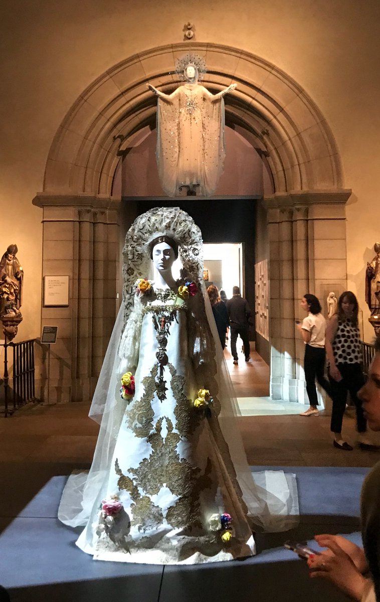 'Heavenly Bodies': la influencia del catolicismo en la moda - heavenly-bodies-museo-de-arte-metropolitano-8