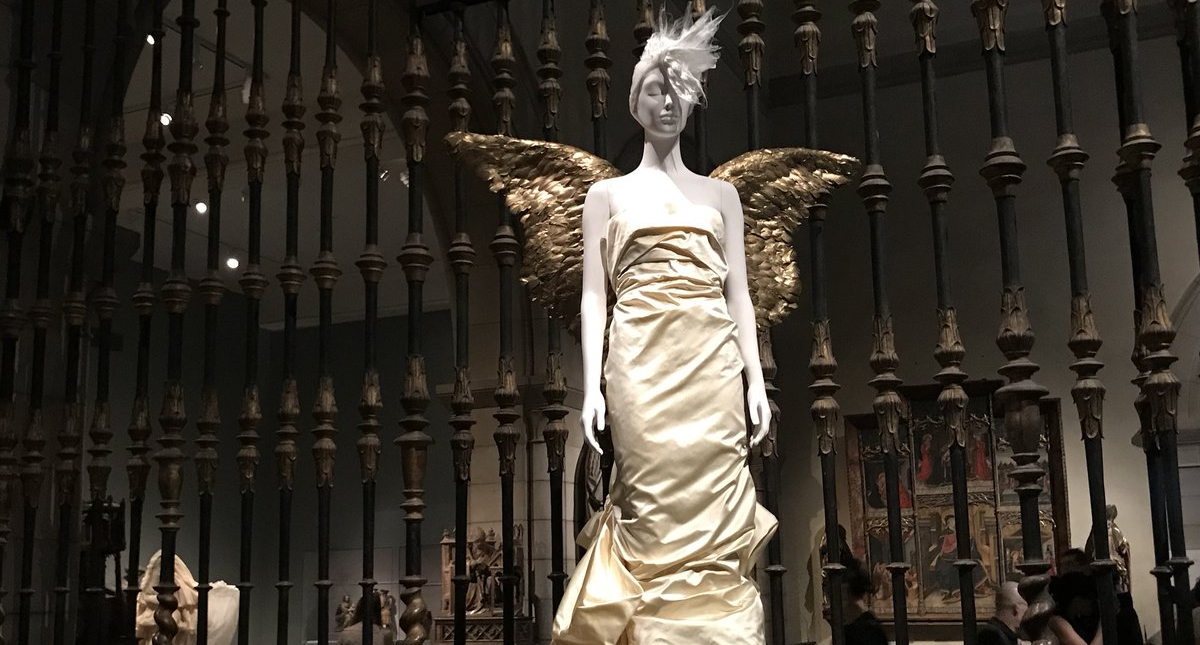 'Heavenly Bodies': la influencia del catolicismo en la moda - heavenly-bodies-museo-de-arte-metropolitano
