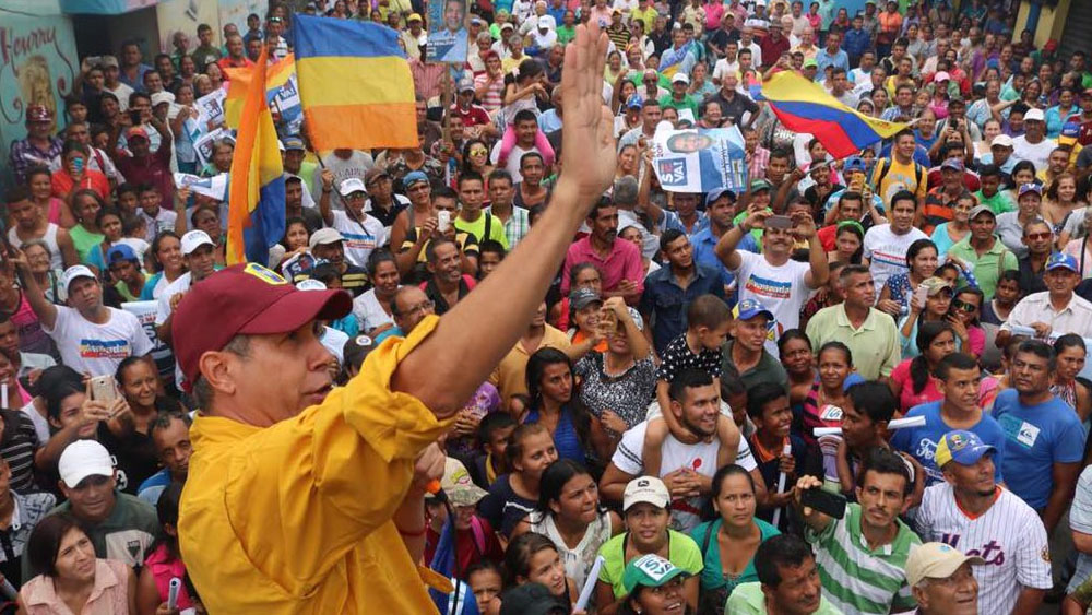 Opositor venezolano supera a Maduro en intención de voto