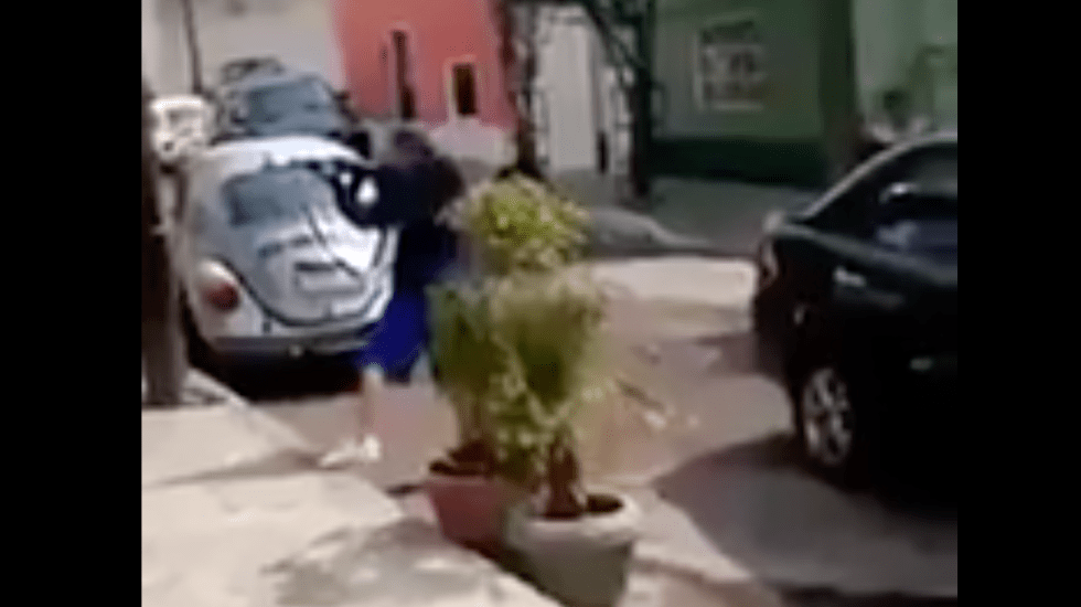 Detienen a hombre acusado de amenazar a vecinas en Azcapotzalco