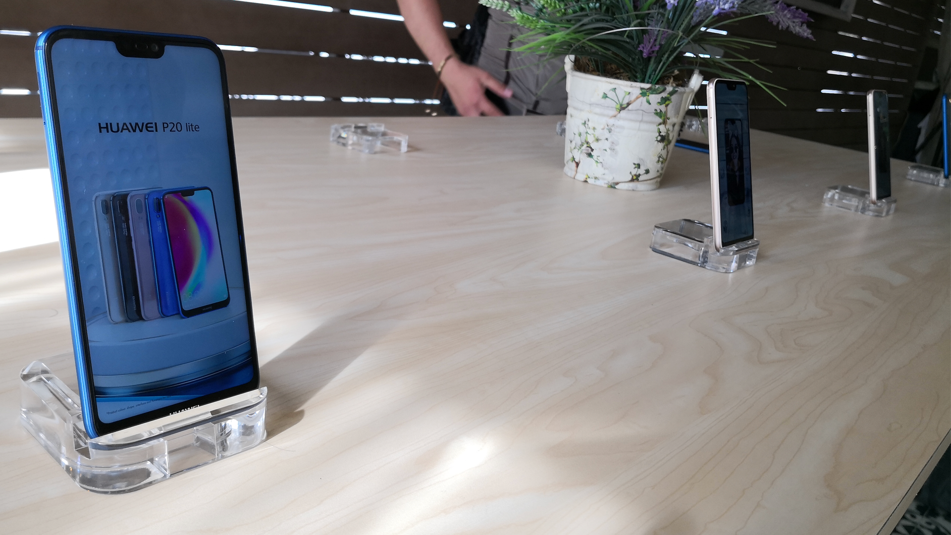 Características, fecha de lanzamiento y precio del P20 lite