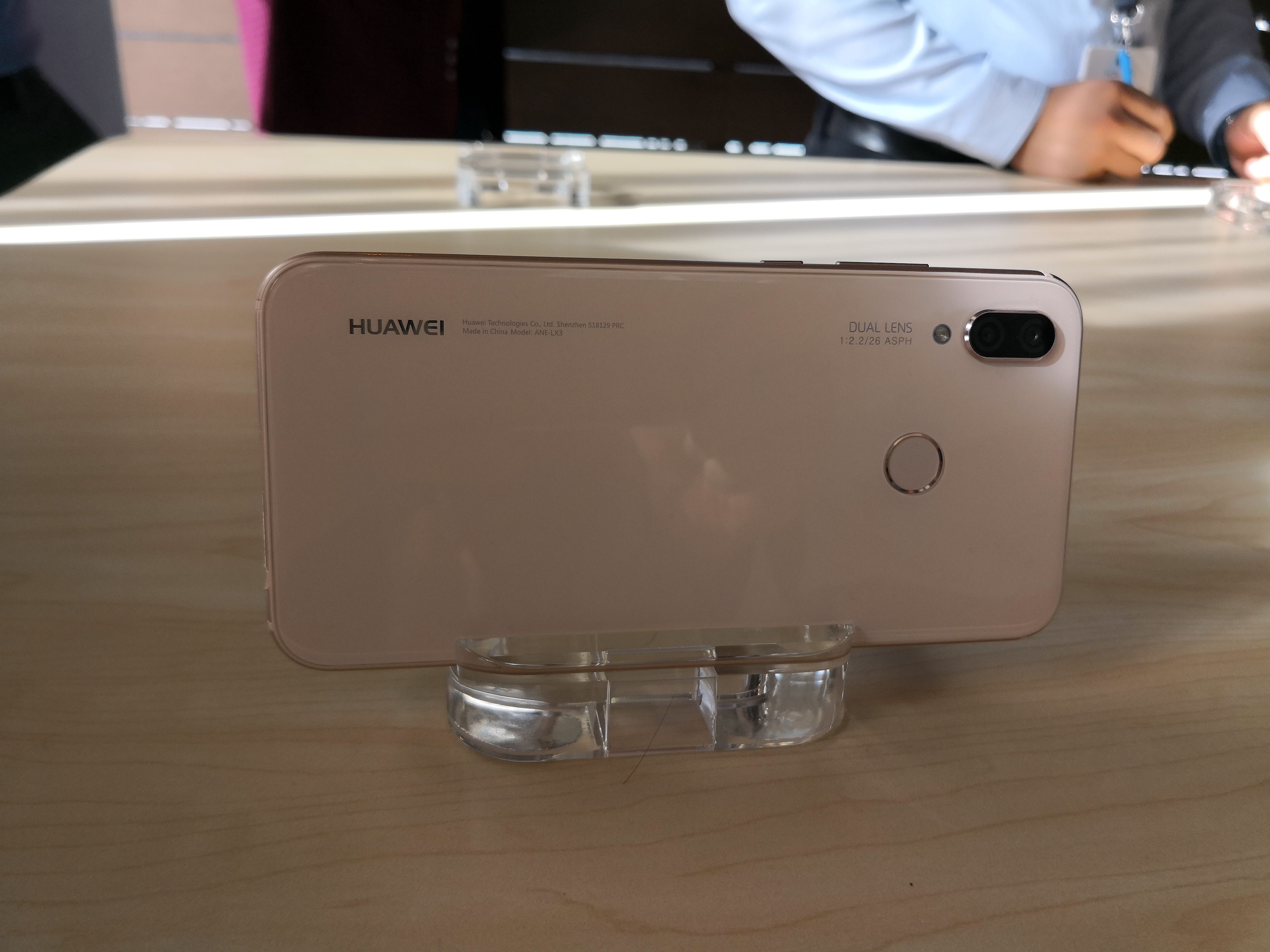 Características, fecha de lanzamiento y precio del P20 lite - img-20180503-092829