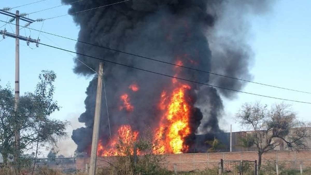 Incendio consume bodega en Tlaquepaque