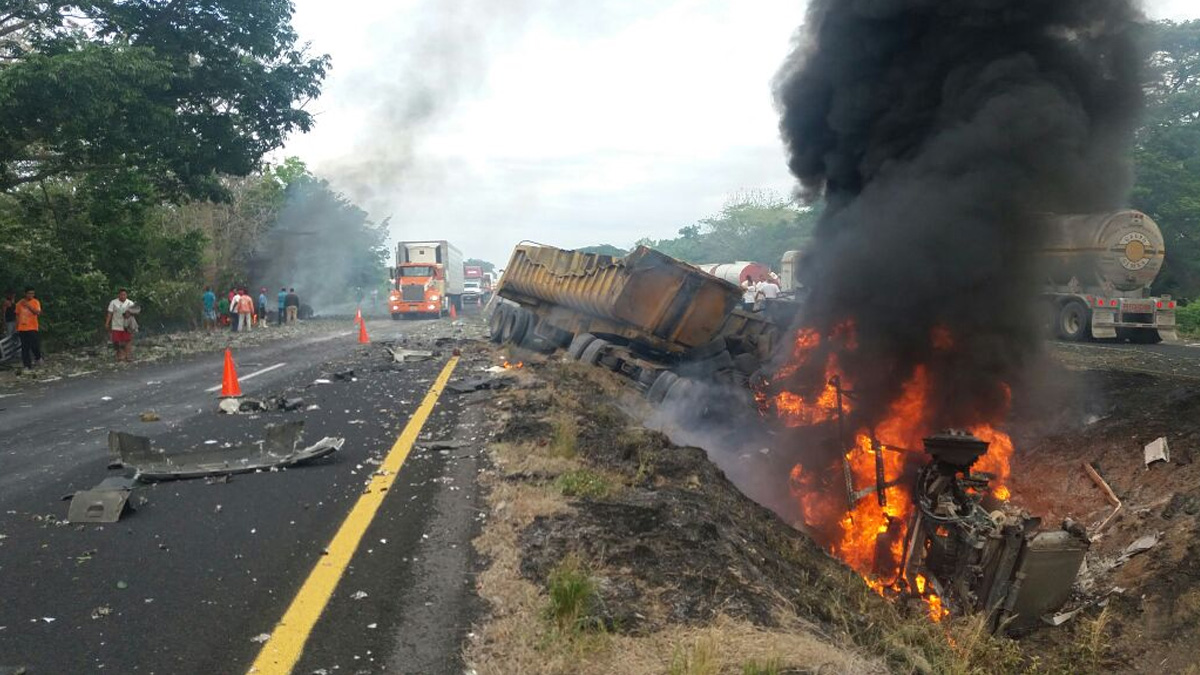 Se incendia camión en Veracruz