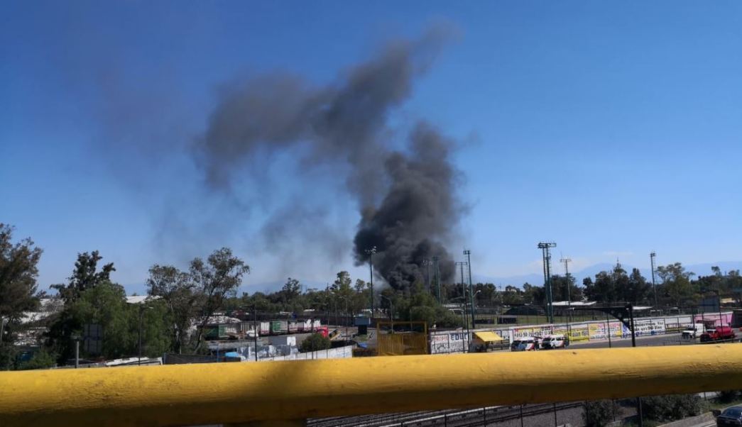 Se incendia depósito de vehículos en San Juan Aragón