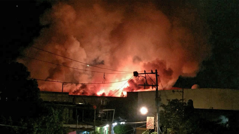 Incendio en bodega de Soriana en Acapulco
