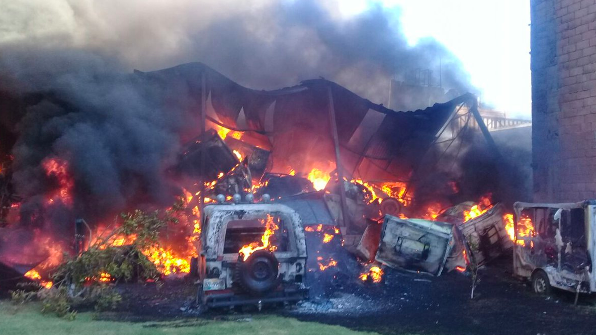 Se incendia fábrica de suelas en Lagos de Moreno