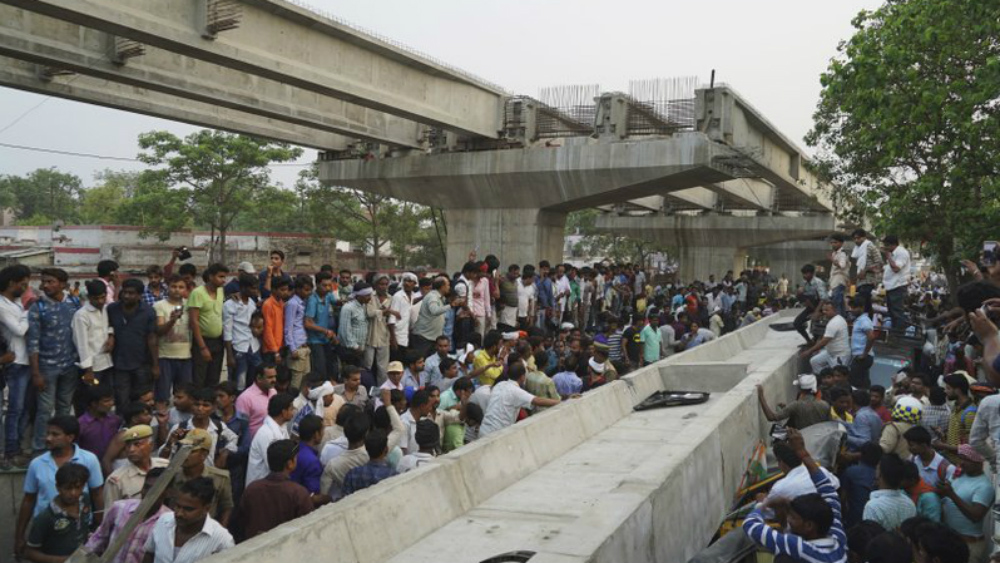 Colapso de paso elevado en la India deja al menos 16 muertos - india-autopista-ballena2