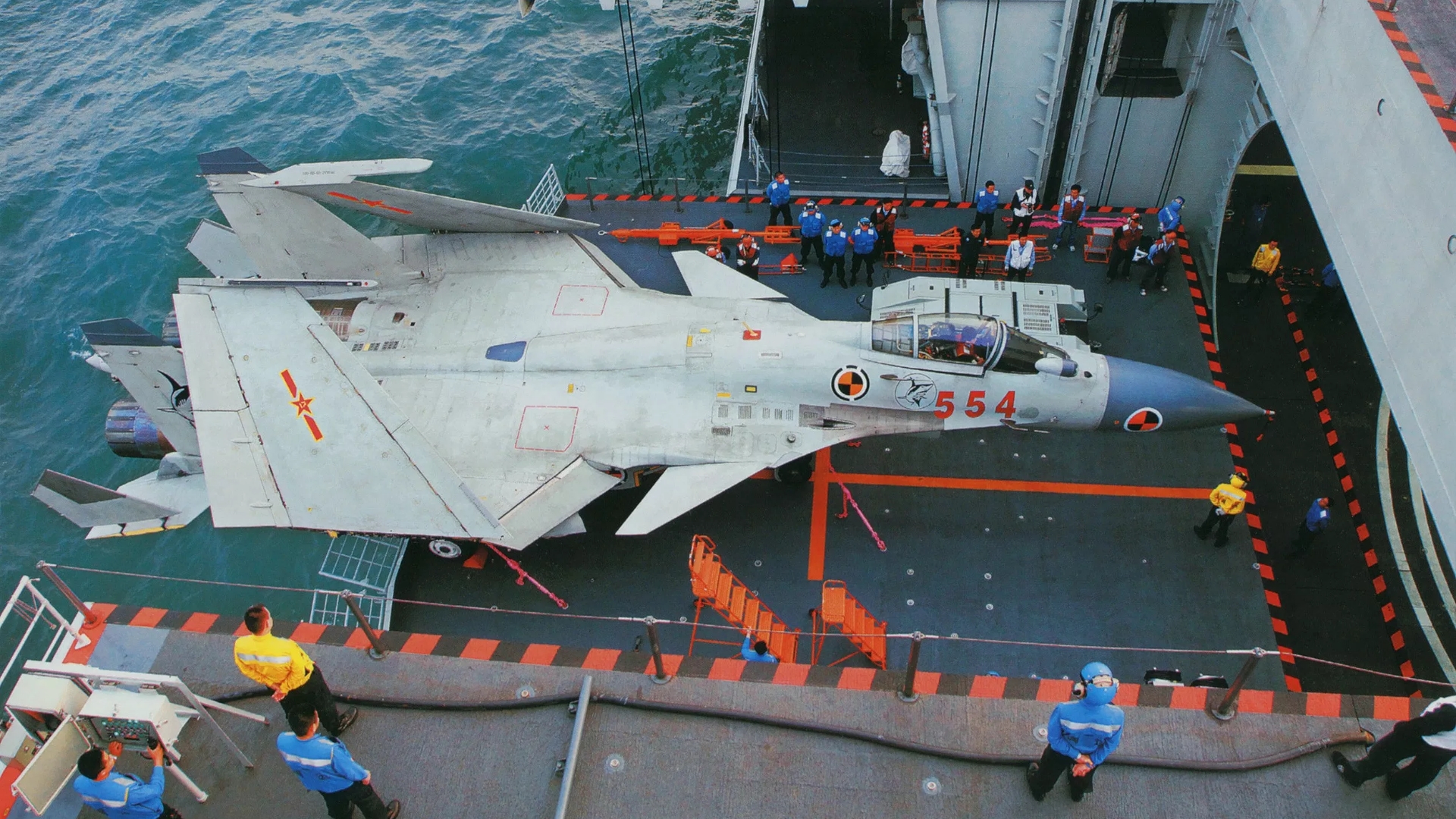 Inician pruebas del primer portaaviones de China - j-15-china