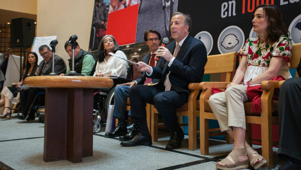 Firma Meade decálogo de derechos para personas con discapacidad - jose-antonio-meade-discapacidad2