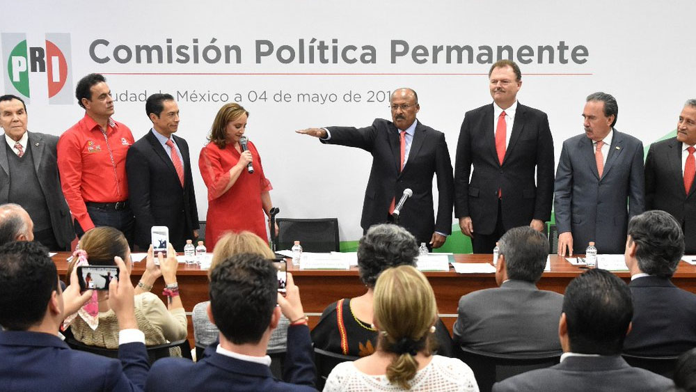 René Juárez rinde protesta como nuevo líder del PRI