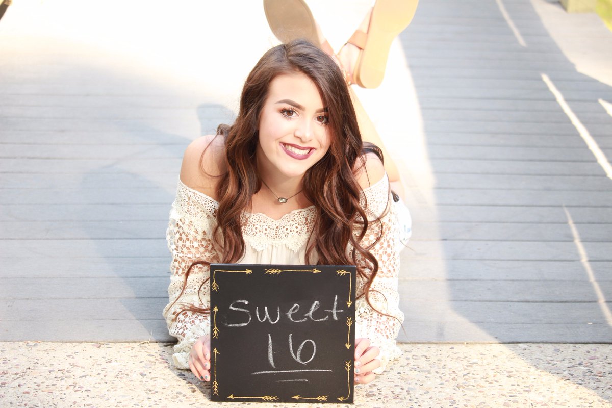 Muere tras desabrocharse cinturón de seguridad para tomarse selfie - kailee-mills