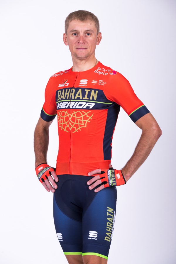 Ciclista se fractura vértebra en jornada inaugural del Giro de Italia - kanstantsin-siutsou-2