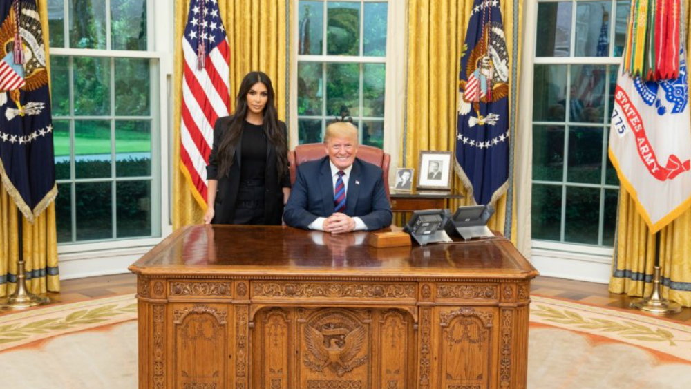 Se reúnen Kardashian y Trump para hablar sobre reforma al sistema de prisión