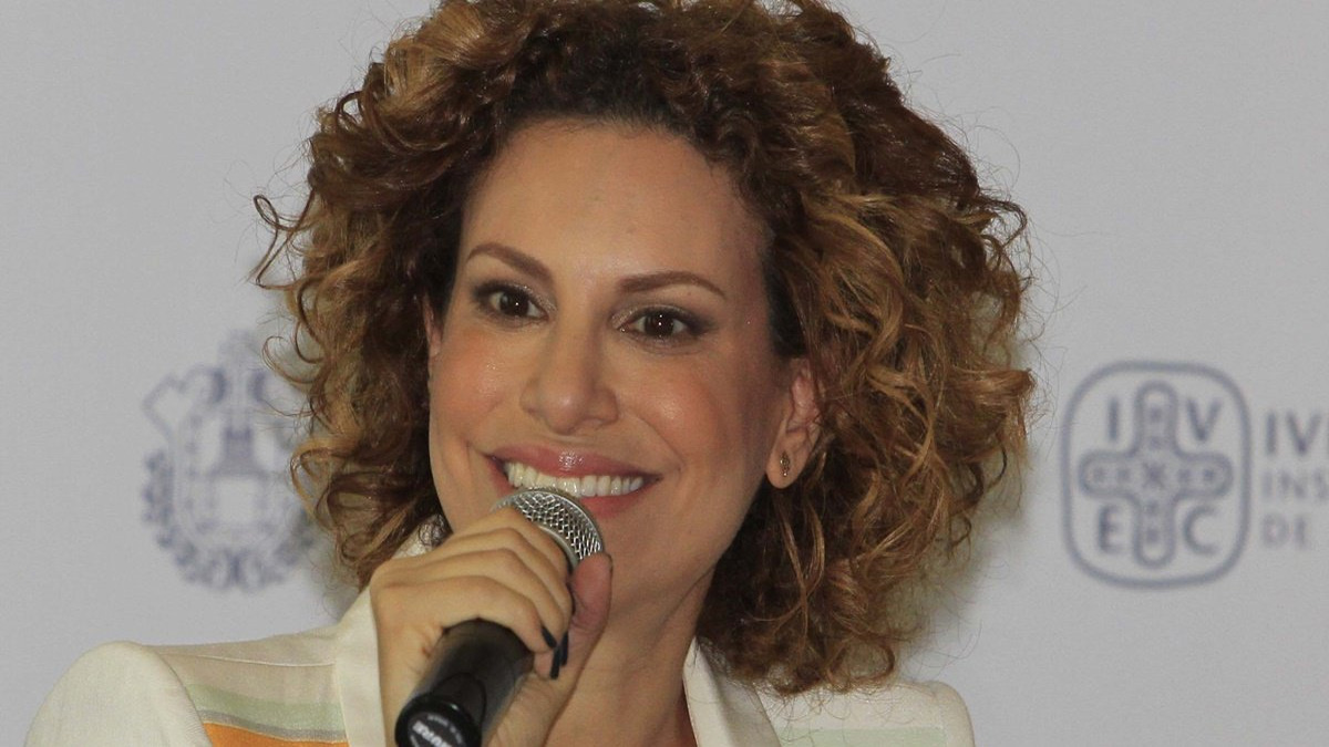 Giran orden de aprehensión contra Karime Macías