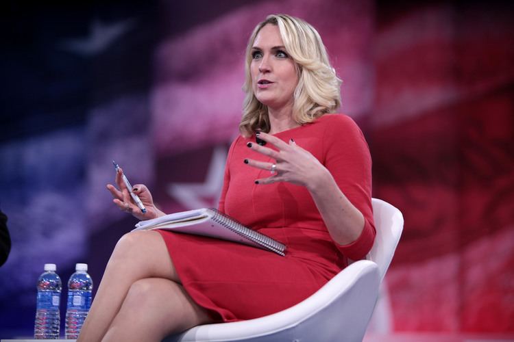 Funcionaria de la Casa Blanca se burla del cáncer de John McCain - kelly-riddell-sadler