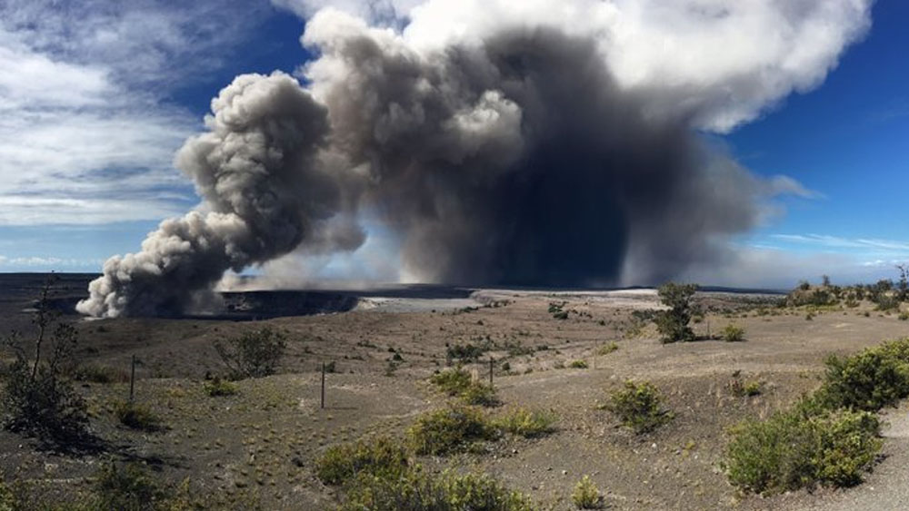 Volcán Kilauea registra erupción de ceniza de más de tres kilómetros