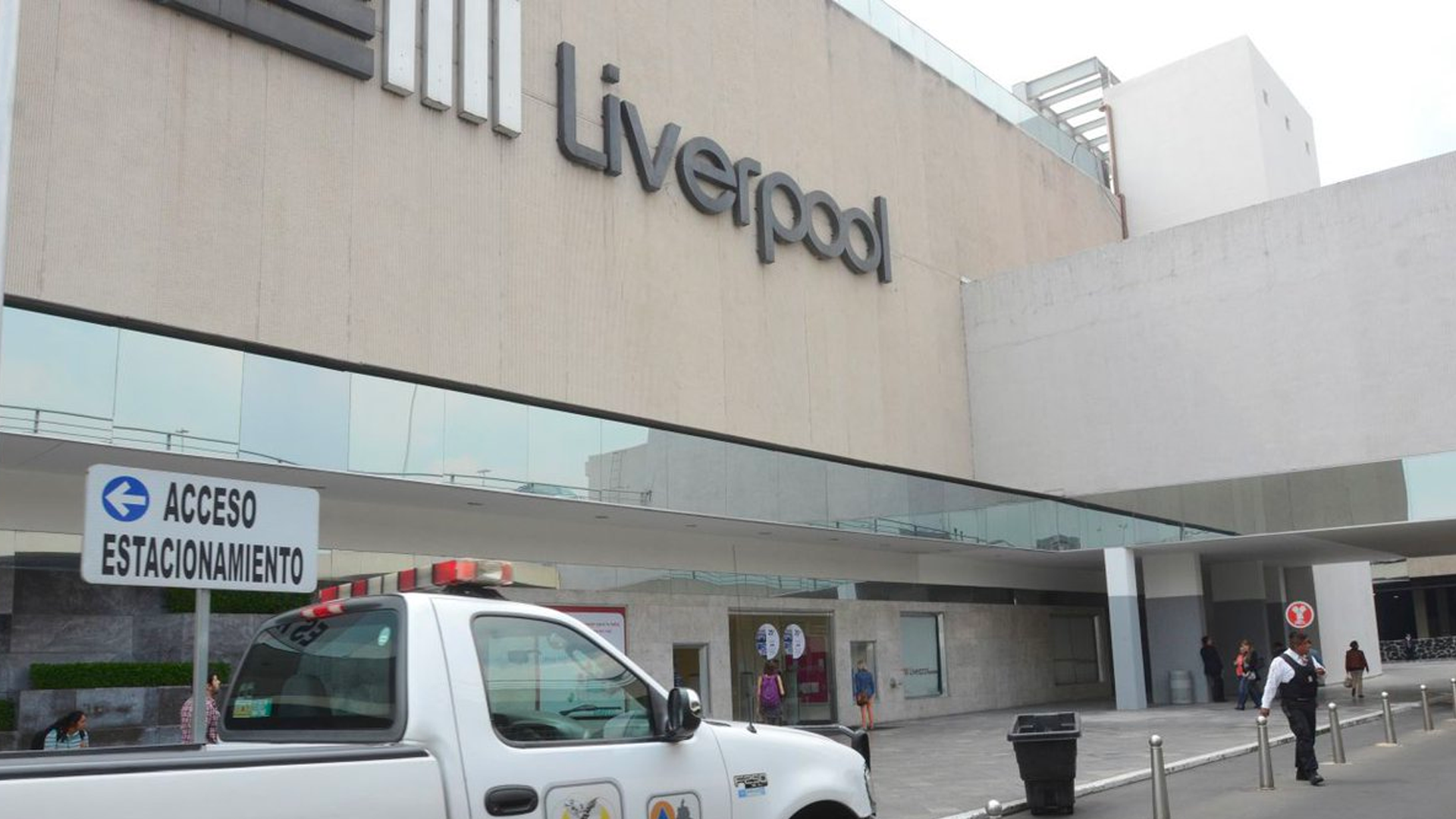 Roban 20 millones de pesos en mercancía de Liverpool en Perisur