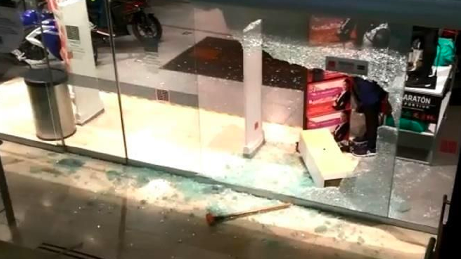 Roban 20 millones de pesos en mercancía de Liverpool en Perisur - lverpool-perisur