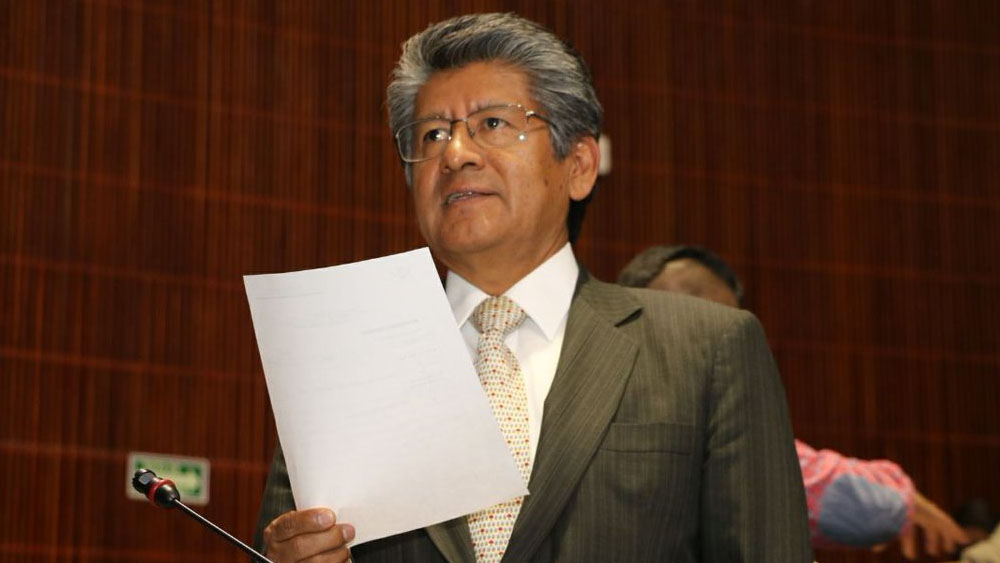 Martínez Neri renuncia al PRD y se suma a campaña de AMLO