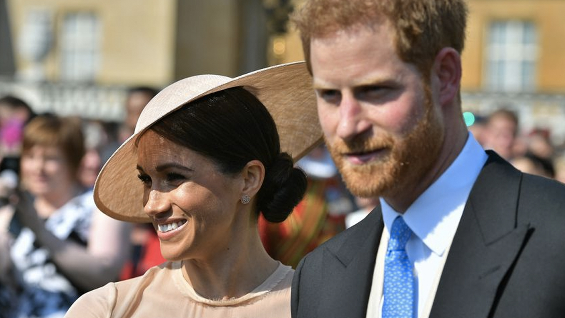 Harry y Meghan buscan mudarse antes del nacimiento de su primer hijo - meghan-markle-y-harry
