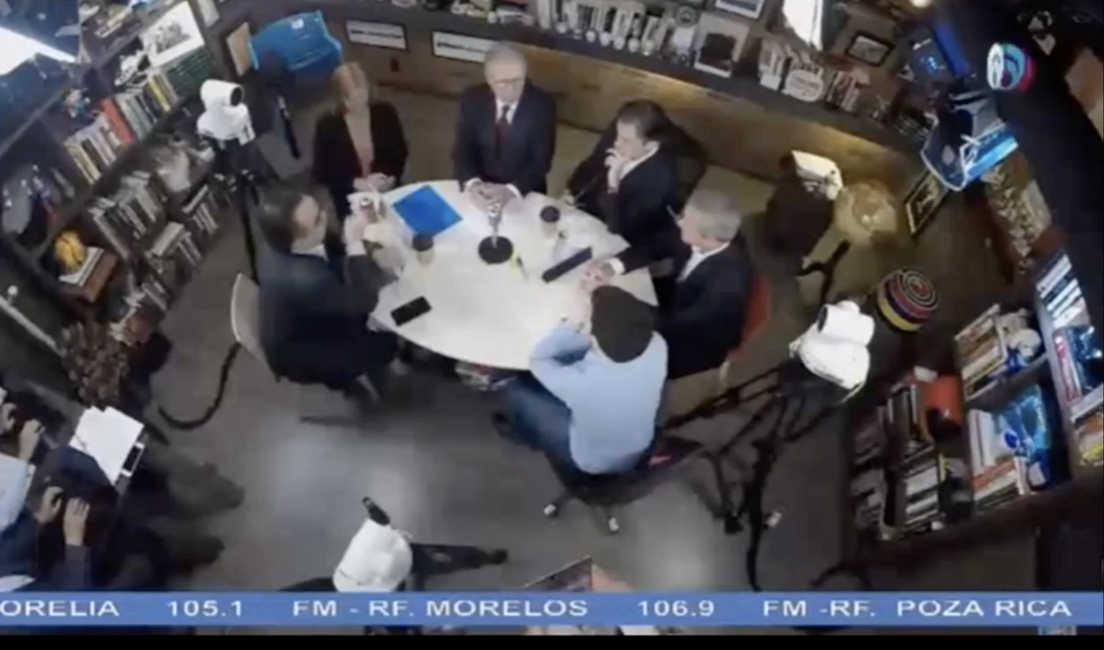 La mesa de los coordinadores de campaña