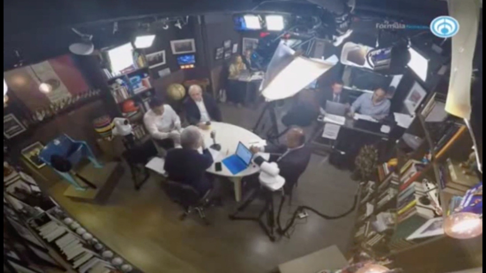 Mesa de análisis con representantes de los partidos Mesa de análisis con representantes de los partidos