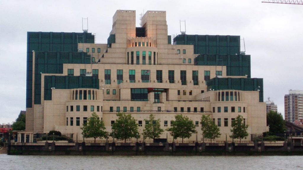 MI6 busca despegarse de la imagen de James Bond