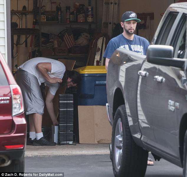 Hombre obligado a abandonar casa de sus padres inicia mudanza - michael-rotondo-nueva-york-3