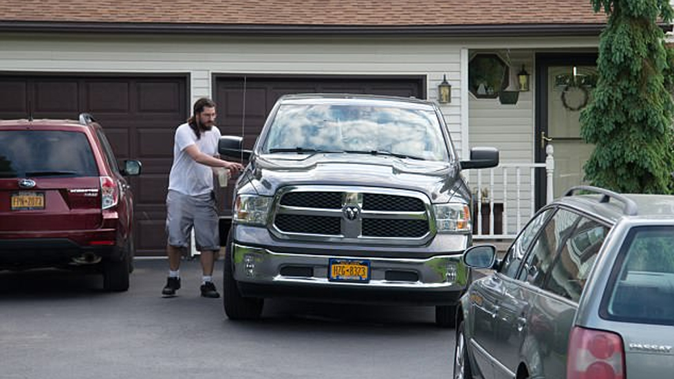 Hombre obligado a abandonar casa de sus padres inicia mudanza - michael-rotondo-nueva-york-6