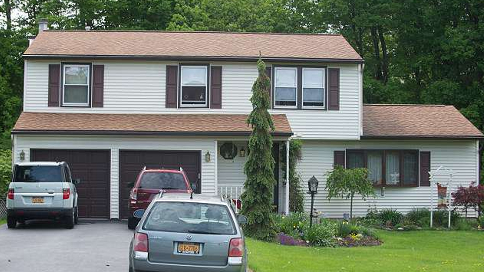 Hombre obligado a abandonar casa de sus padres inicia mudanza