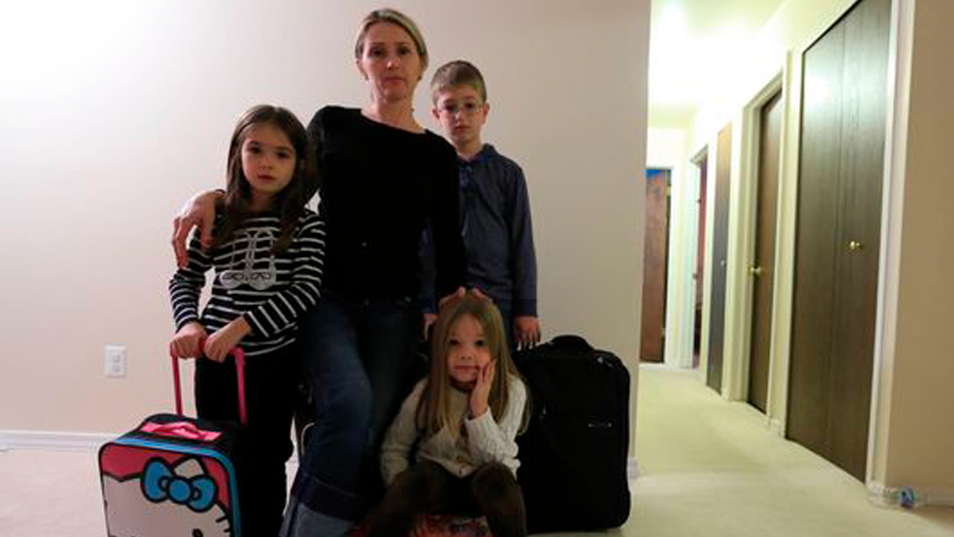 Deportan de EE.UU. a migrante sin dejarla despedirse de sus hijos