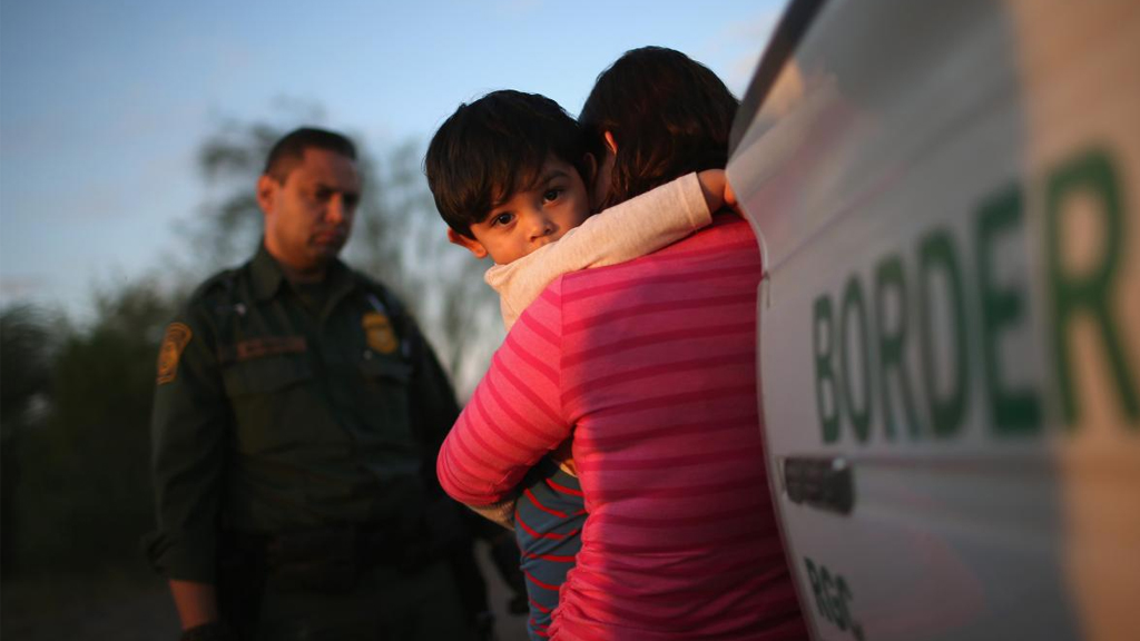 EE.UU. detuvo a más de 144 mil migrantes en la frontera con México en mayo