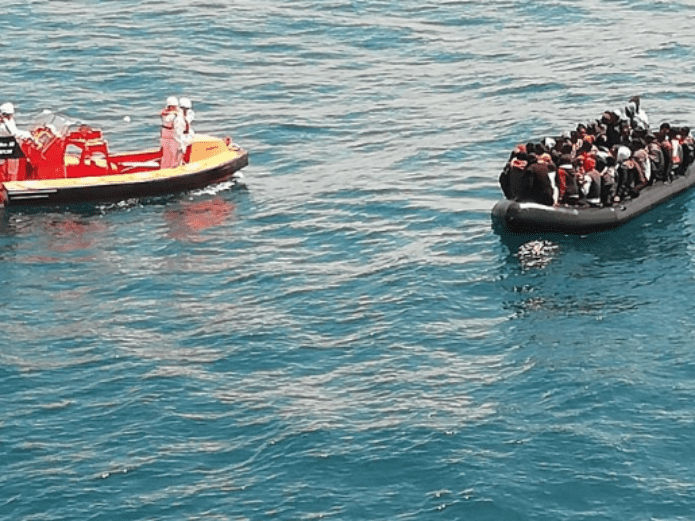 Rescatan a 476 migrantes en el Mediterráneo - migrantes-rescate-mediterraneo