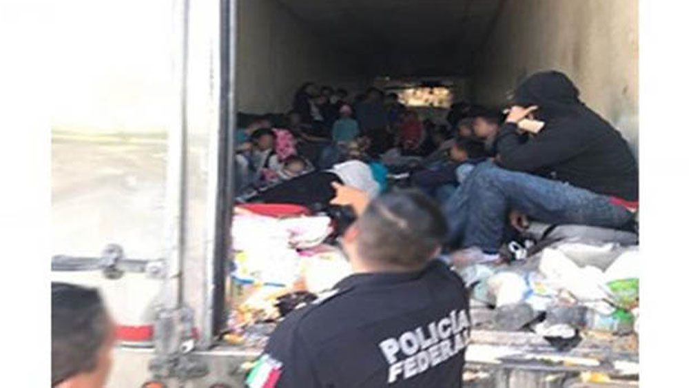 Rescatan a 100 migrantes dentro de caja frigorífica en Tamaulipas