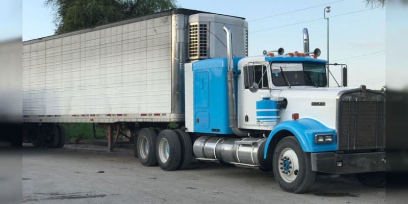 Rescatan a 100 migrantes dentro de caja frigorífica en Tamaulipas - migrantes-tamps