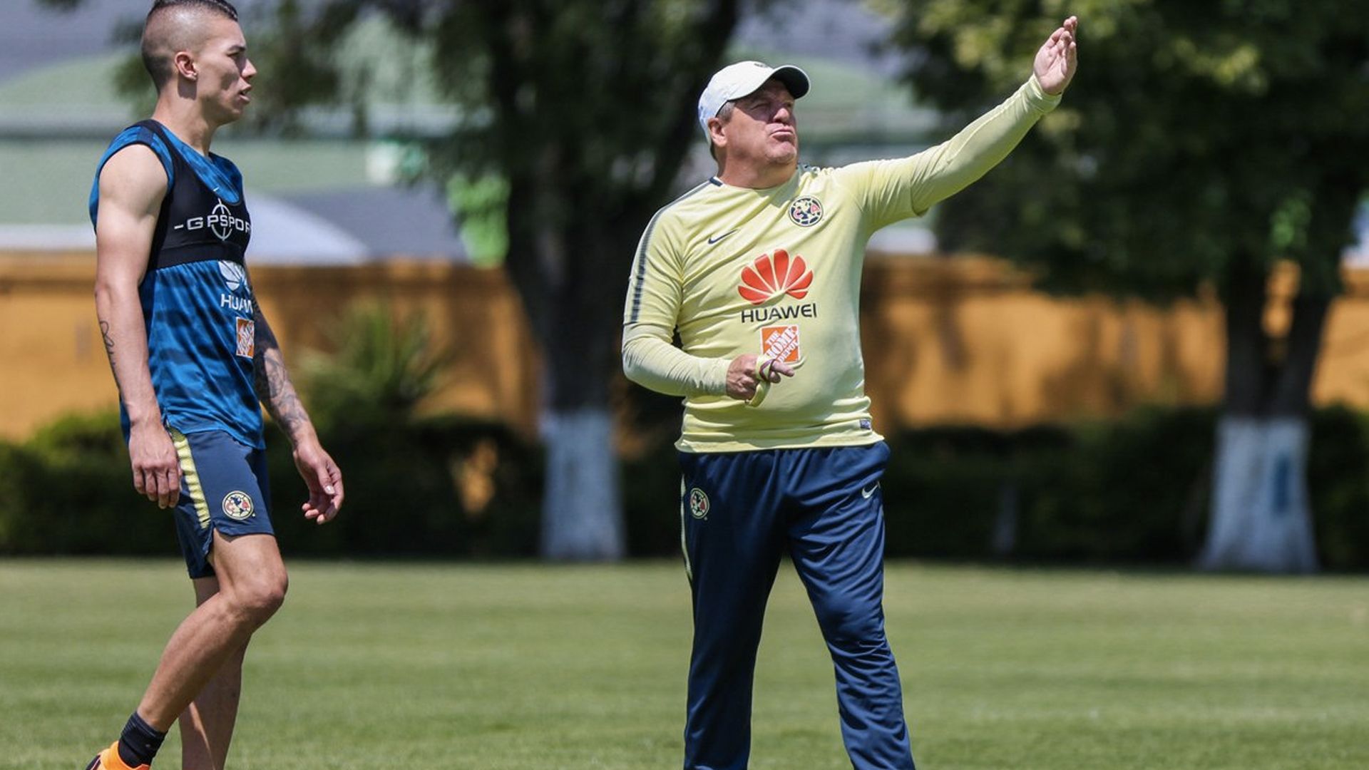 Ménez y Cecilio Domínguez van de inicio ante Pumas