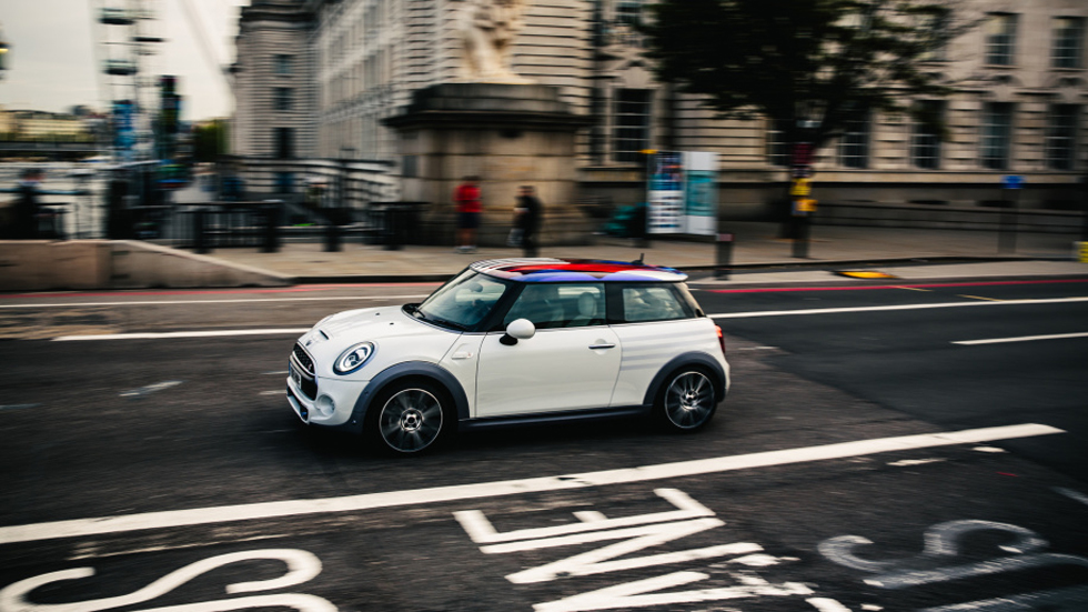 MINI lanza edición especial del Cooper de la boda real - mini-cooper-royal-wedding-10
