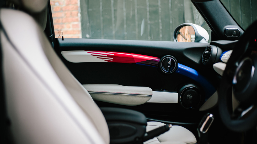 MINI lanza edición especial del Cooper de la boda real - mini-cooper-royal-wedding-6